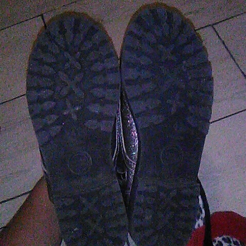 Boots - Picture 4 of 6